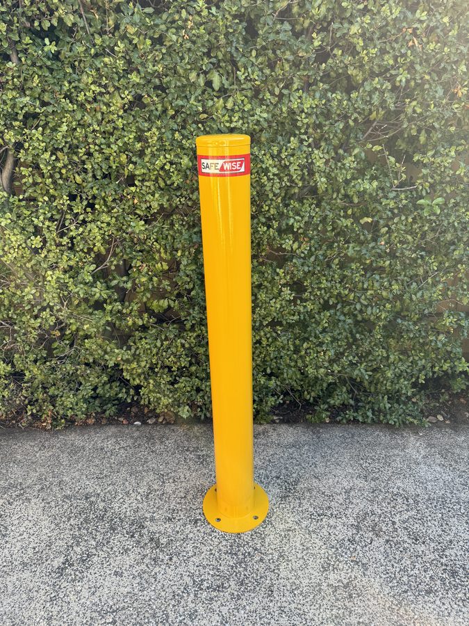 Fixed safety bollard