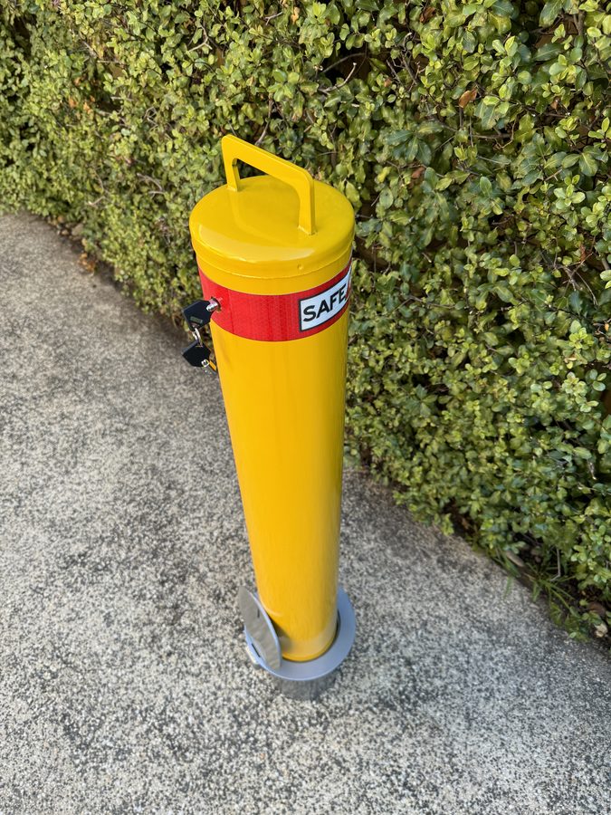 140mm removable key-lock safety bollard