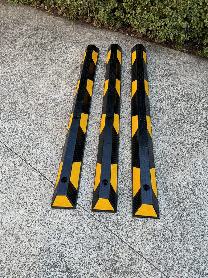 1650mm rubber car park wheel stop with reflective yellow markings